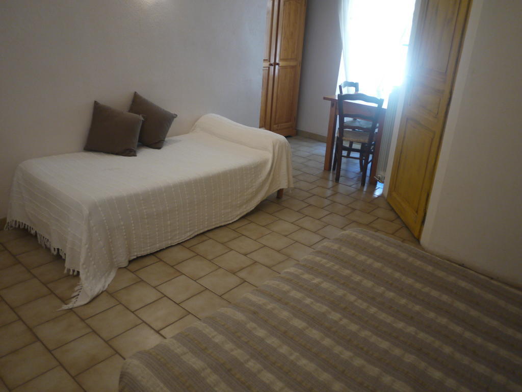 Auberge Des Seguins Buoux Δωμάτιο φωτογραφία