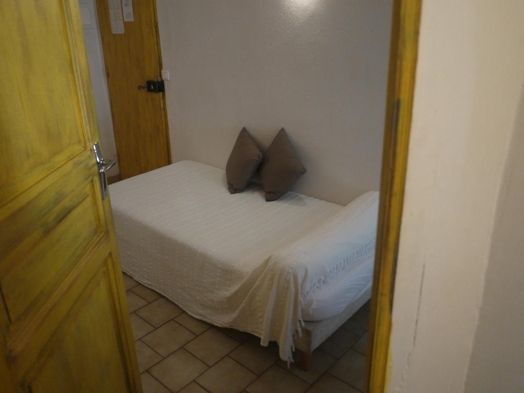 Auberge Des Seguins Buoux Δωμάτιο φωτογραφία