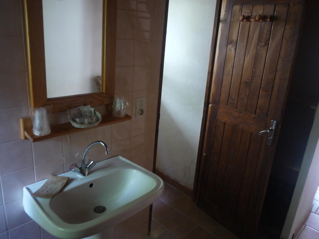 Auberge Des Seguins Buoux Δωμάτιο φωτογραφία