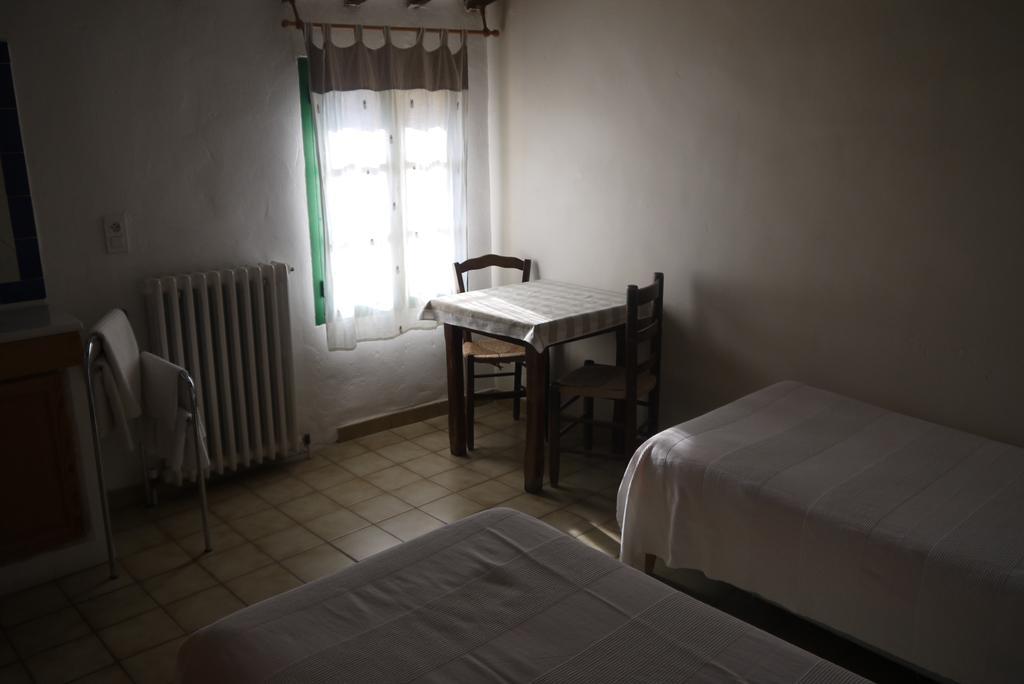 Auberge Des Seguins Buoux Δωμάτιο φωτογραφία
